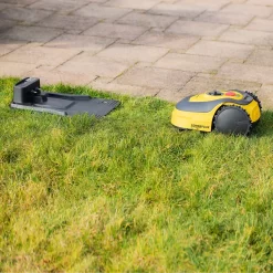 Tondeuse Robot Powerplus POWXG6305 - 18V - Pour Pelouses Jusqu'à Environ 500m² - Largeur De Coupe 180mm - Incl. Borne De Recharge Et Accessoires -Meubles Soldes Boutique 1200x1200 82