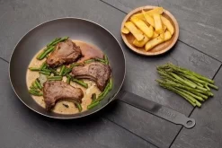 De Buyer Poêle En Tôle D'acier Ø 24cm - Sans PFAO & PTFE - Geen Induction - Revêtement Anti-adhérent En Cire Naturelle -Meubles Soldes Boutique 1200x800