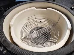 Série Evolve Econ - Barbecue Kamado 24" / 61 CM / XXL - Avec étagères De Table En Bois - Accessoires Gratuits Inclus - Parois En Céramique - Forme D'œuf - Chaleur Directe + Chaleur Indirecte - Ventilation Professionnelle - Thermomètre Intelligent -Meubles Soldes Boutique 1200x898 1