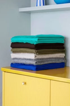 HAY Couverture Mono, 130 x 180 cm, Olive 5 HAY Couverture Mono, 130 x 180 cm, Olive -Meubles Soldes Boutique Mono Blanket ultra marine steel grey olive creme melange chocolate aqua green